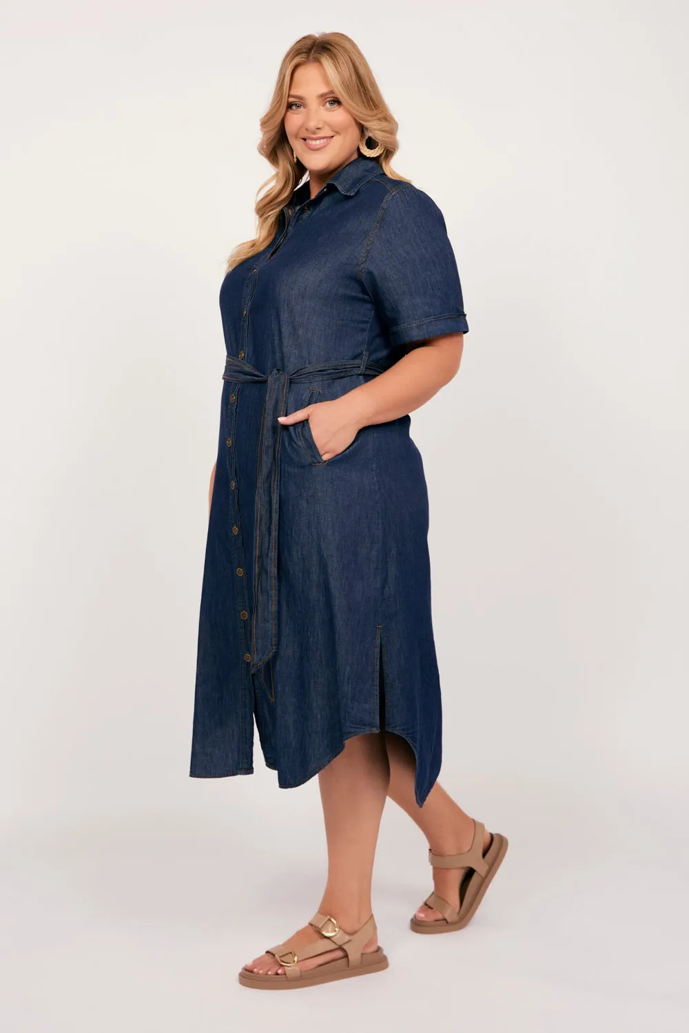 Abbey Chambray Short Sleeve Dress in Dark Wash