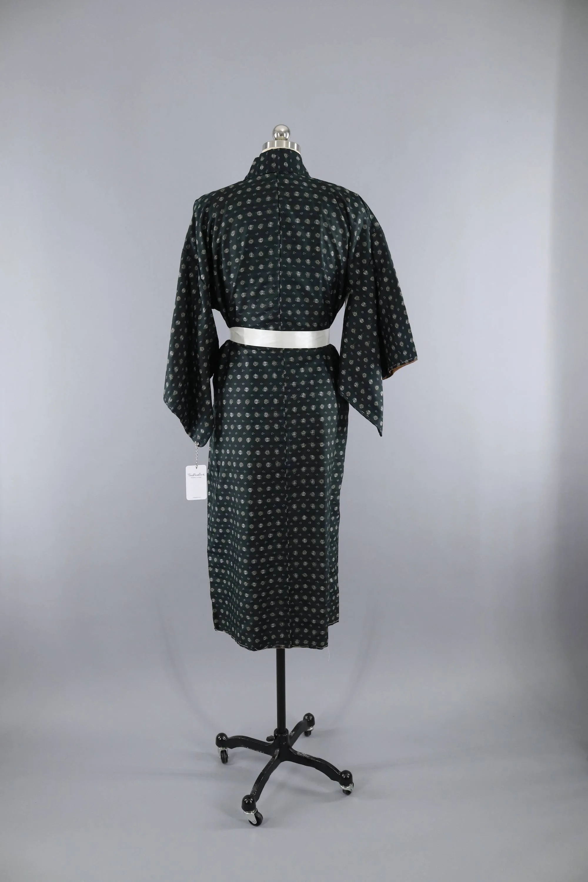 Vintage 1940s Silk Kimono Robe / Black White Meisen Ikat
